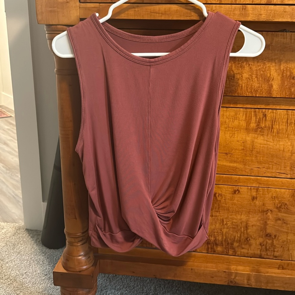 Alo yoga cover tank